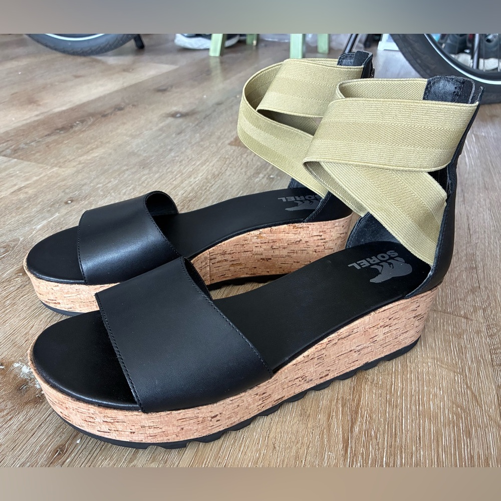 Sorel Black and Olive Sandals
